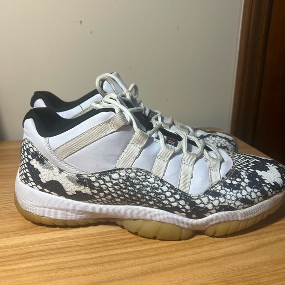 Jordan 11 Retro Light Bone Snakeskin size 11 - Picture 3 of 7